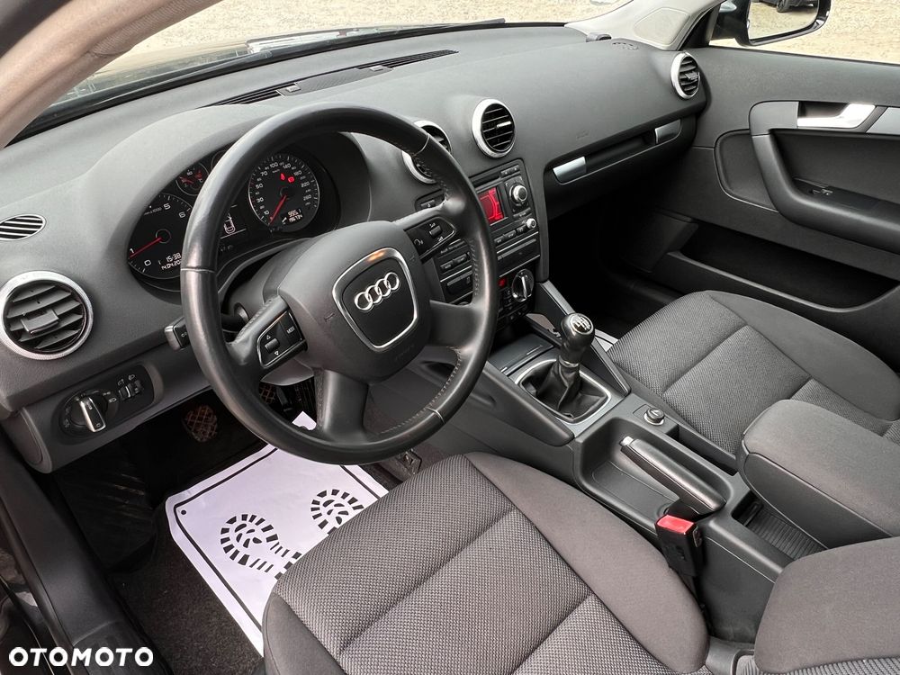 Audi A3 Sportback 1.8 TFSI Attraction - 8