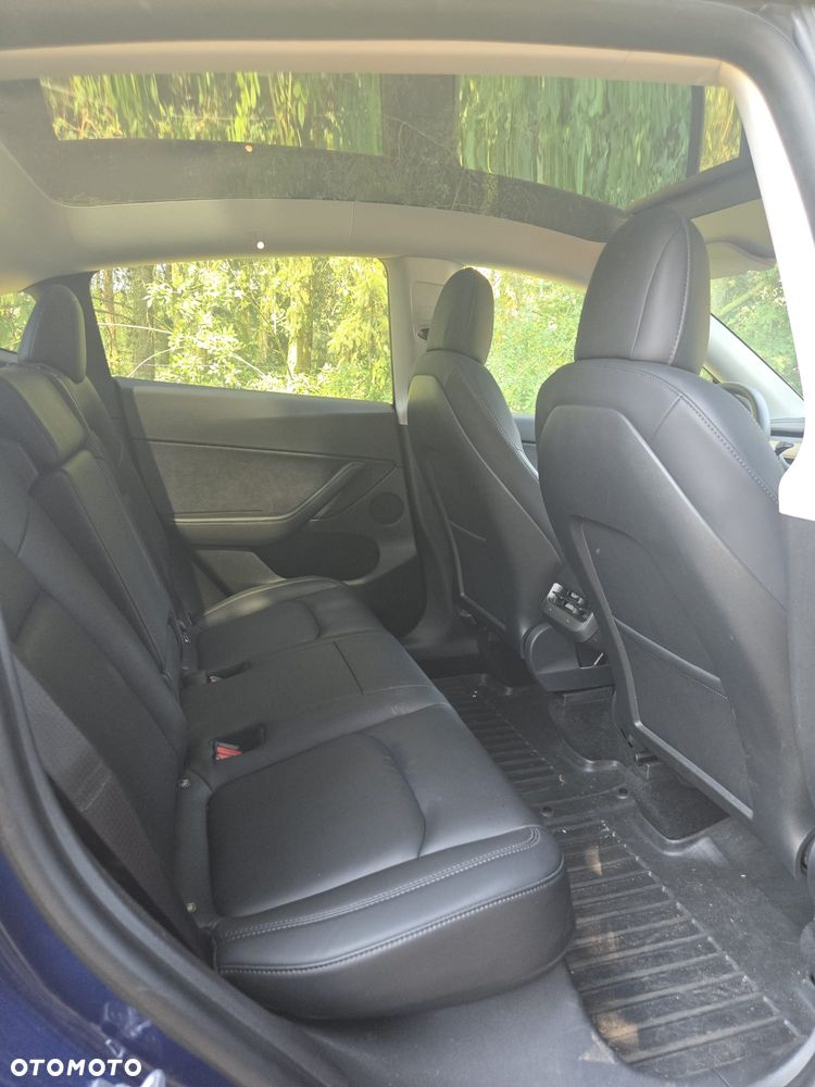 Tesla Model Y Long Range AWD - 13