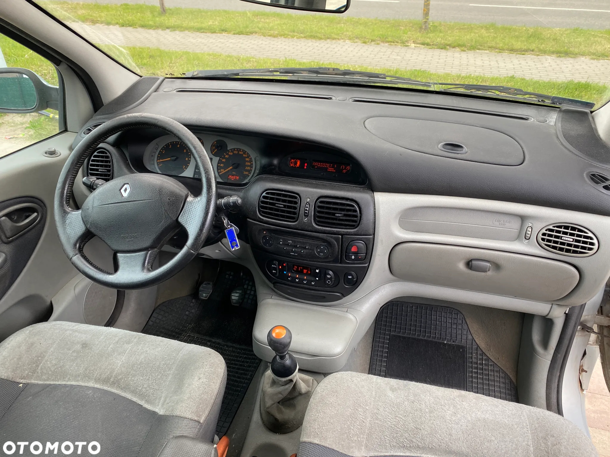 Renault Scenic 1.9 dCi Authentique - 12