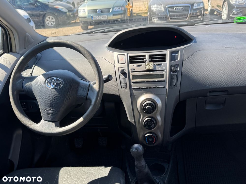 Toyota Yaris 1.0 Luna A/C - 11