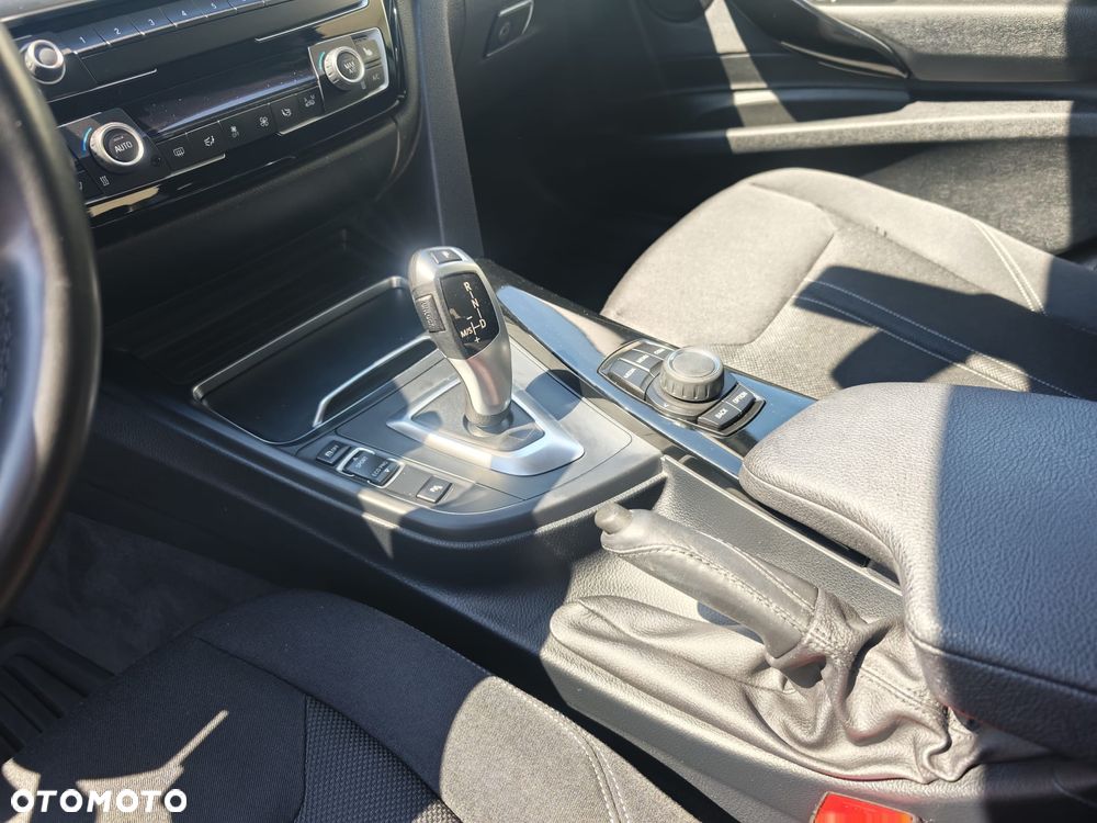 BMW Seria 3 320d - 24
