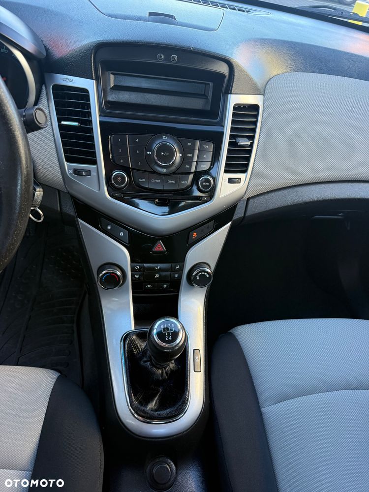 Chevrolet Cruze 1.6 LS - 16