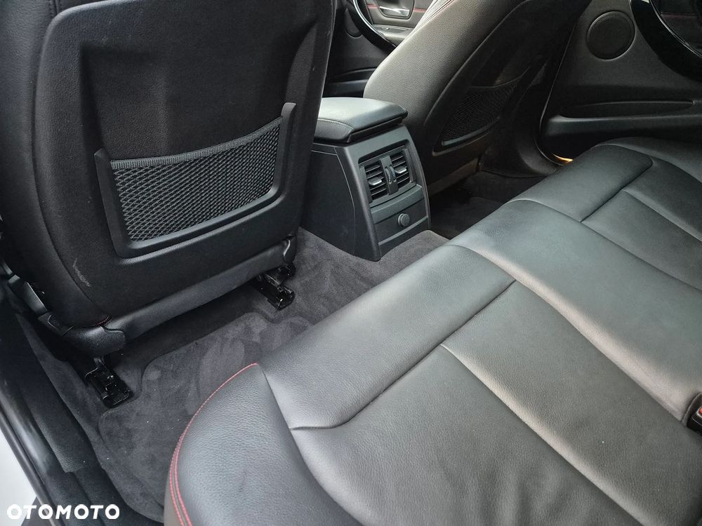 BMW Seria 3 320d Sport Line - 15