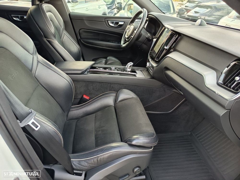 Volvo XC 60 2.0 T8 PHEV R-Design AWD - 23