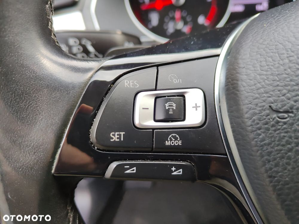 Volkswagen Passat 2.0 TDI SCR DSG Highline - 26