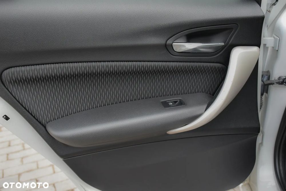 BMW Seria 1 116i - 33