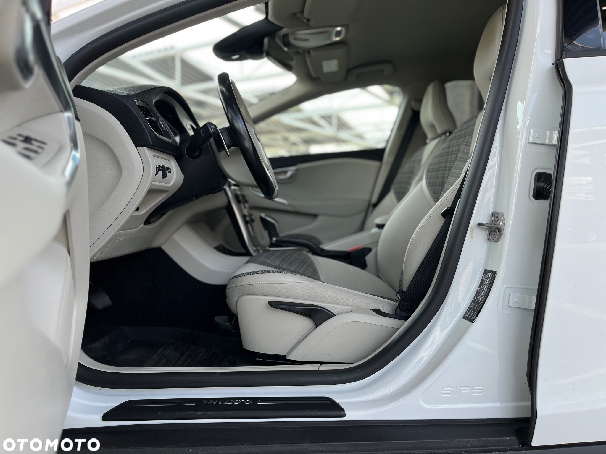 Volvo V40 Cross Country D4 Geartronic Momentum - 16