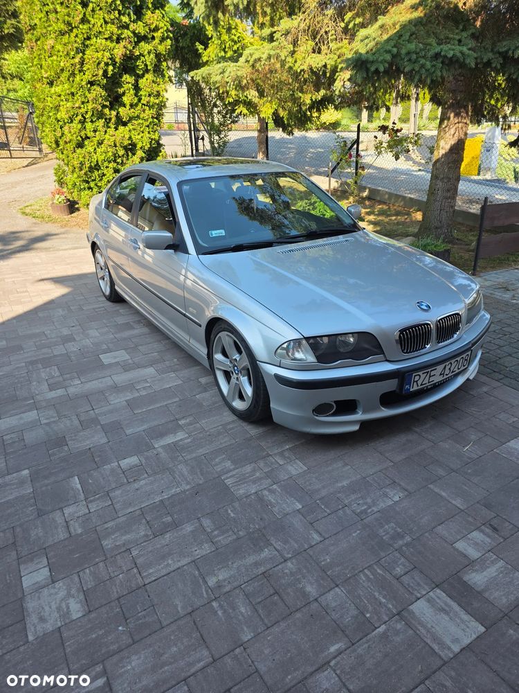 BMW Seria 3 325i Edition Sport - 11