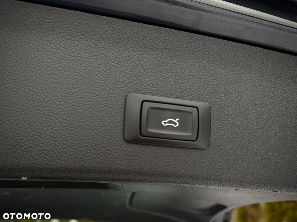 Audi A4 Avant 2.0 TDI DPF clean diesel multitronic S line Sportpaket - 22