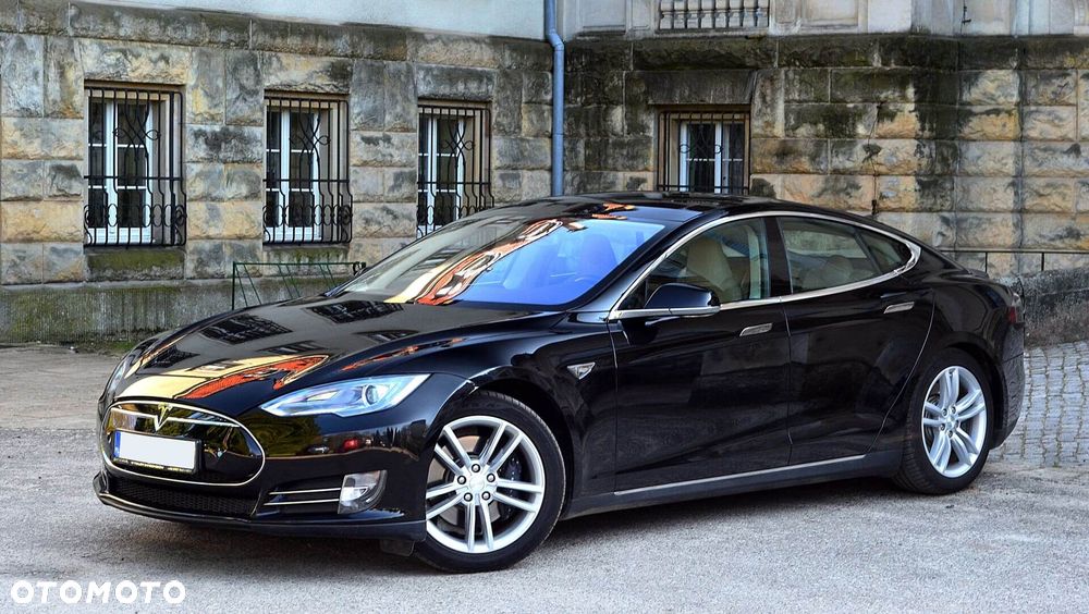 Tesla Model S - 5
