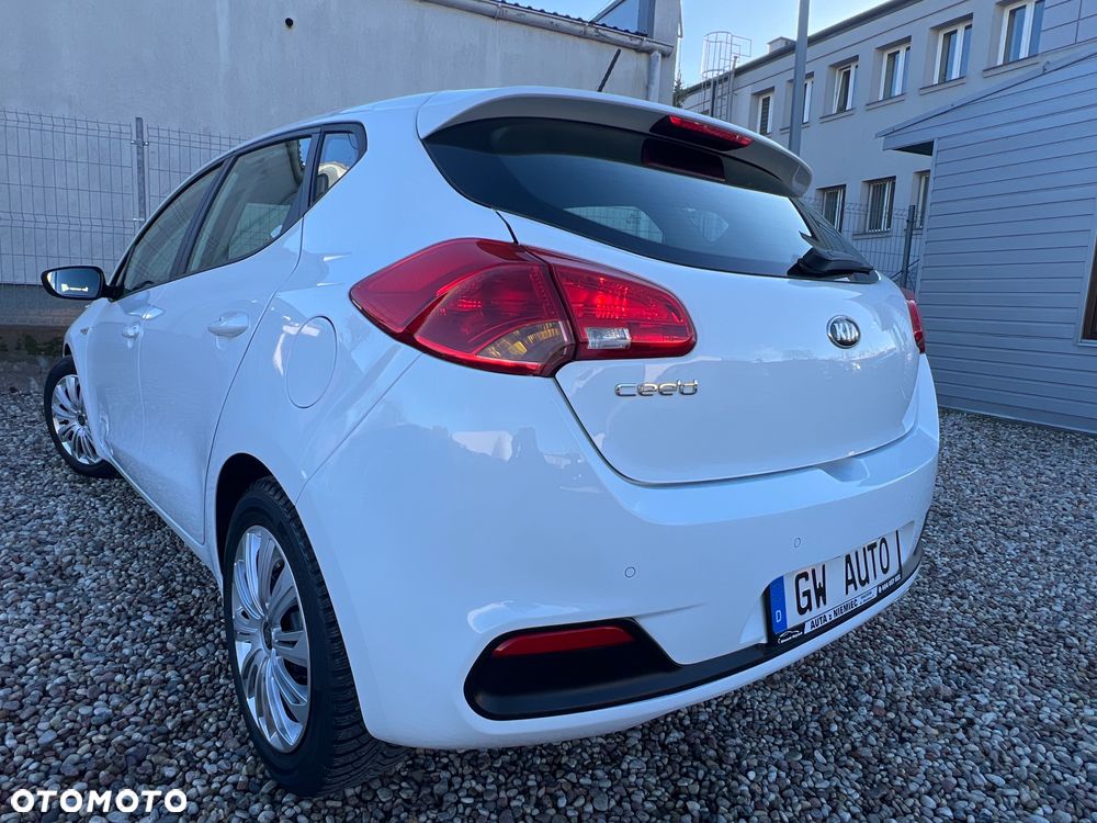 Kia Ceed 1.6 GDI Dream Team Edition - 6