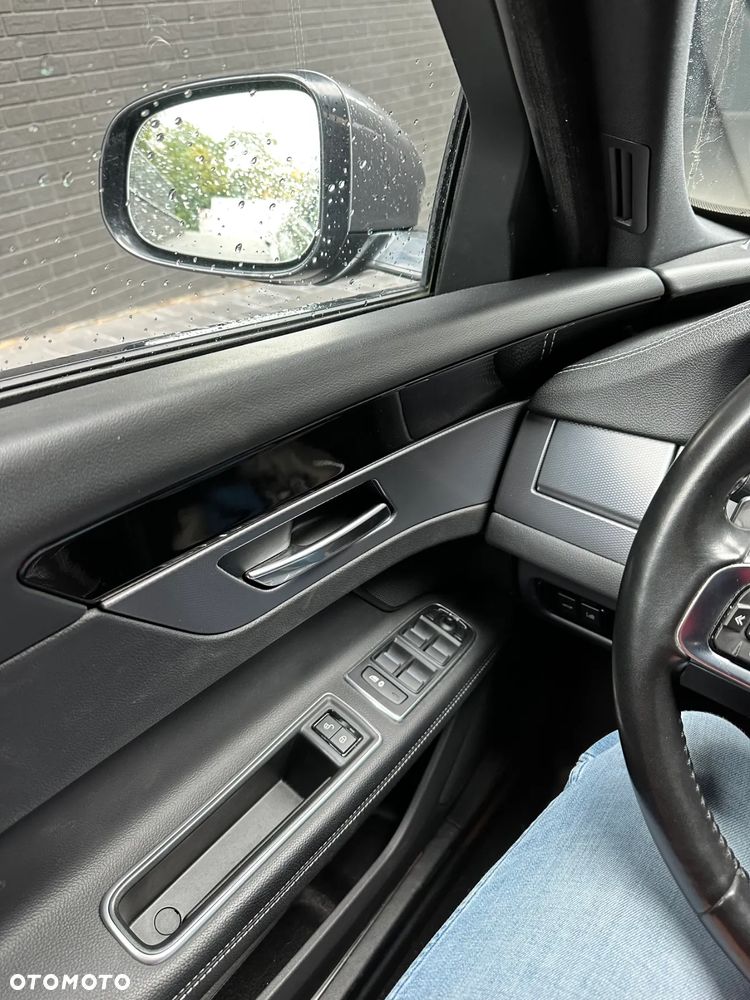 Jaguar XF 2.0 i4D R-Sport - 33