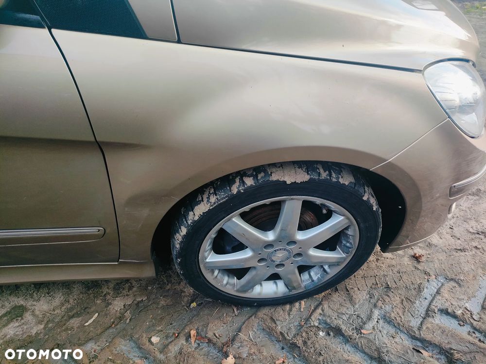 MERCEDES B-klasa W245 791 Błotnik prawy przód przedni - 3