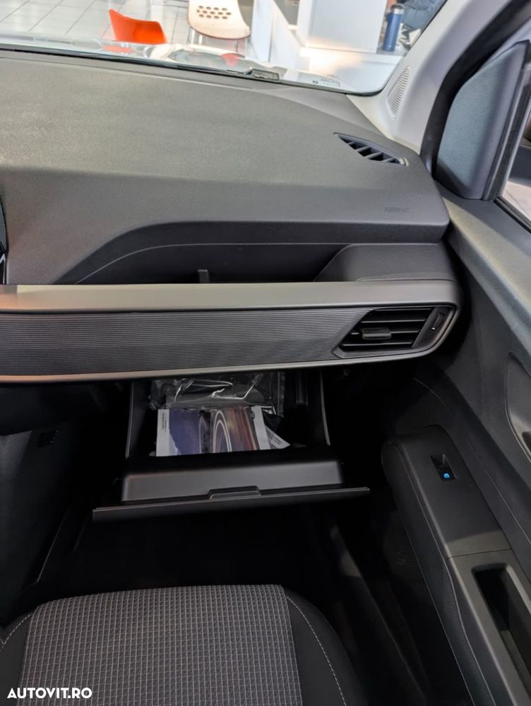 Ford Transit Courier - 21