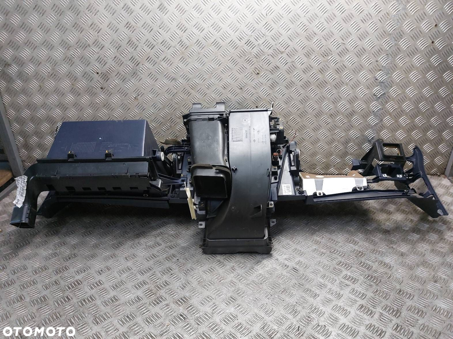 DÓŁ DESKI KOKPITU KONSOLA NAWIEWU RENAULT ESPACE IV 8200168623 - 8