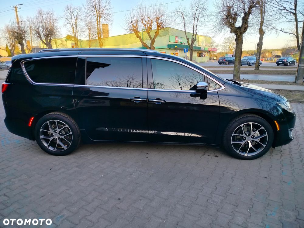 Chrysler Pacifica - 4