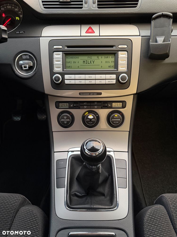 Volkswagen Passat 1.6 FSI Comfortline - 13