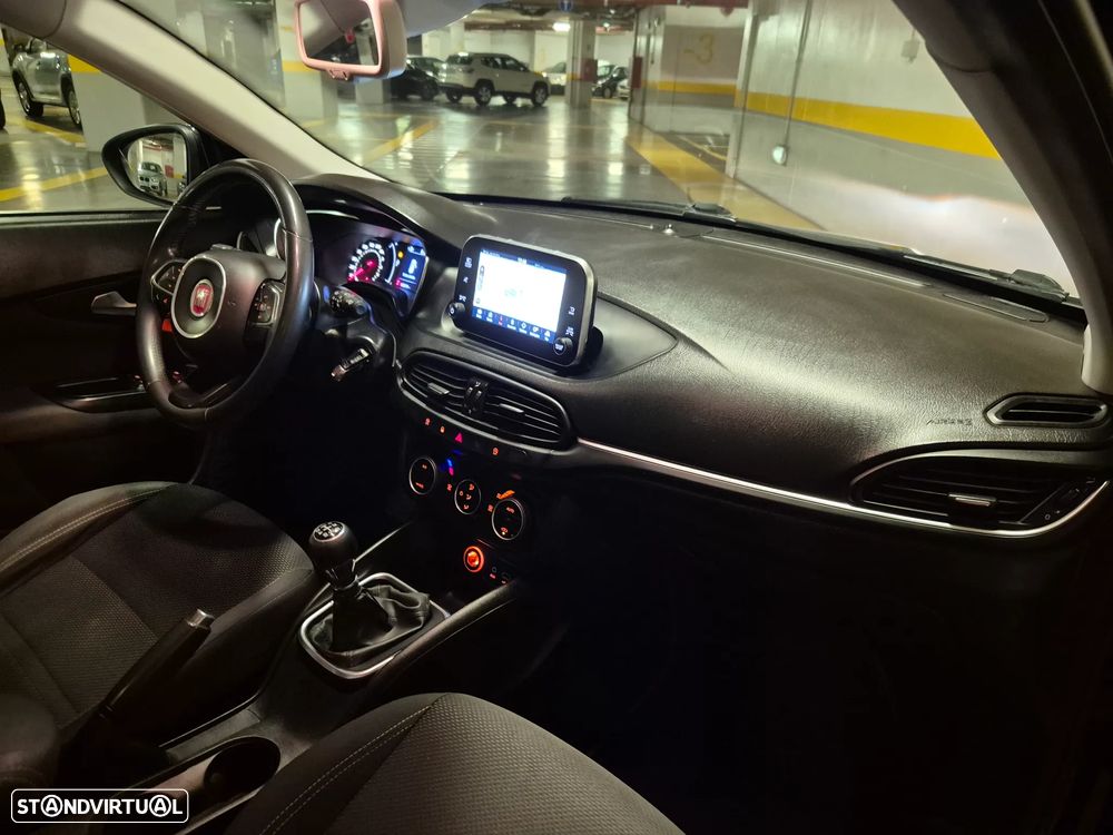 Fiat Tipo Station Wagon 1.3 M-Jet Lounge - 41