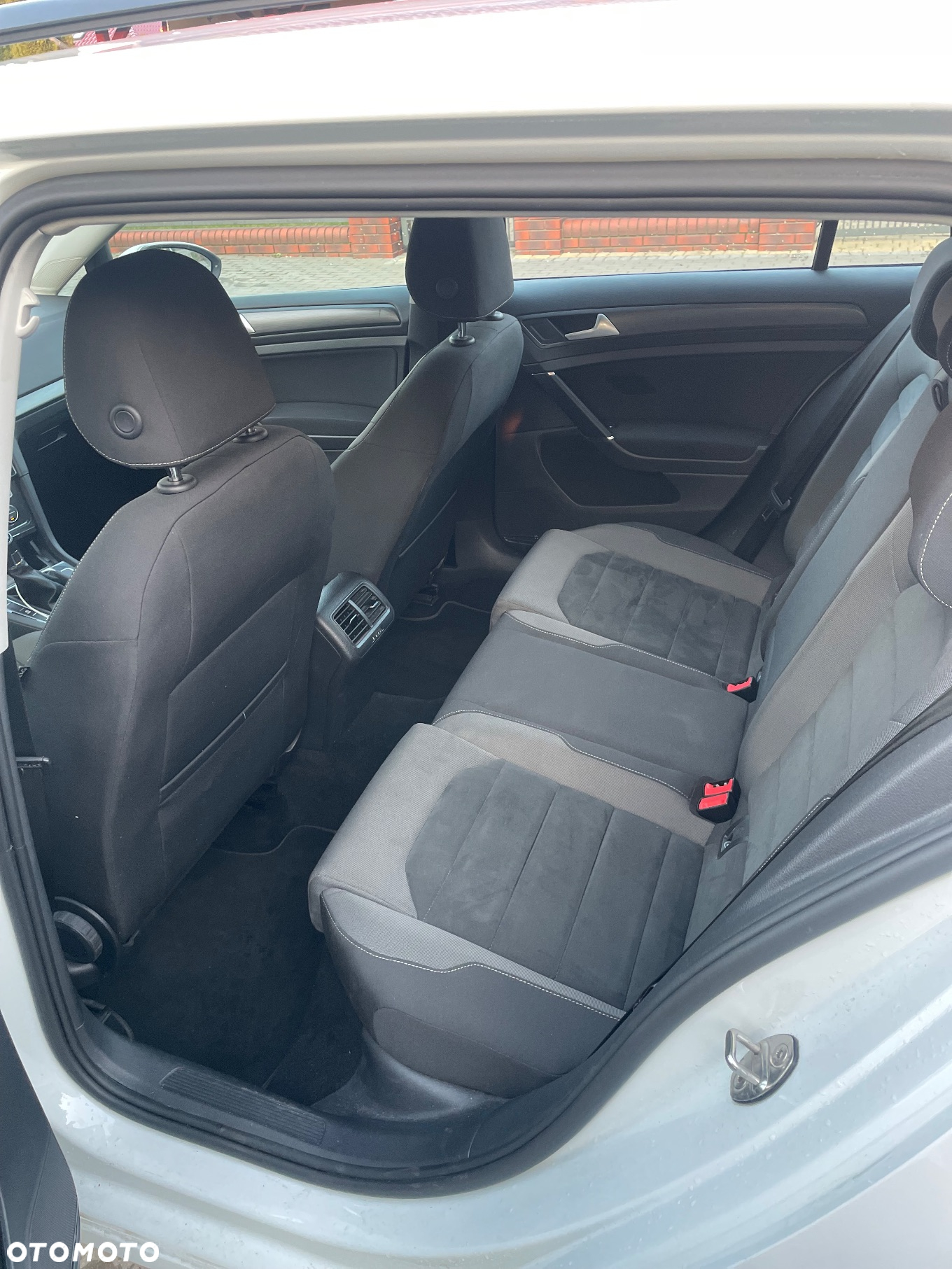 Volkswagen Golf 1.6 TDI BlueMotion Technology Comfortline - 16