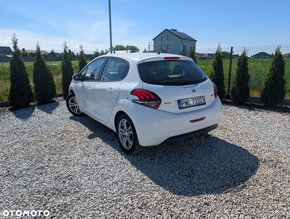 Peugeot 208 - 23