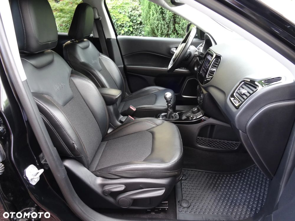 Jeep Compass 2.0 MultiJet Active Drive Limited - 32