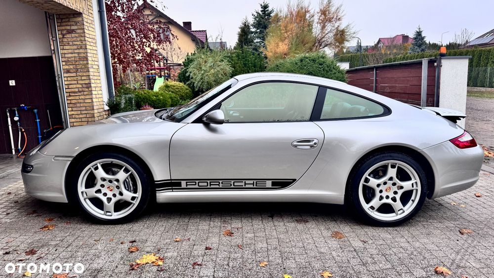 Porsche 911 Carrera - 2