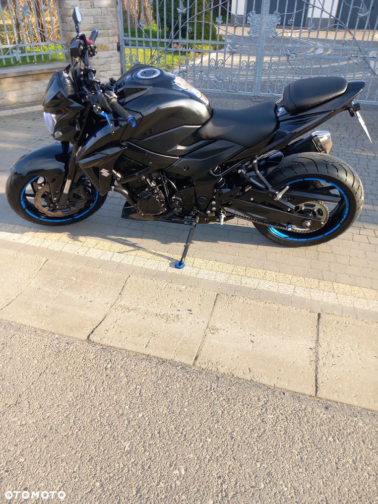 Suzuki GSX - 7