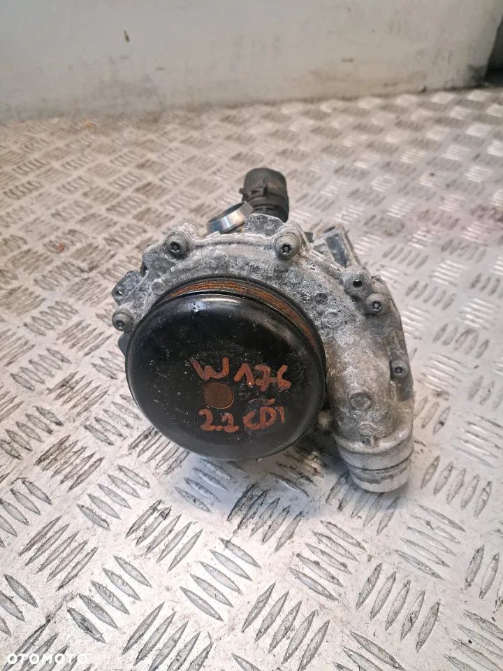 POMPA WODY MERCEDES W176 2.2 CDI - 3