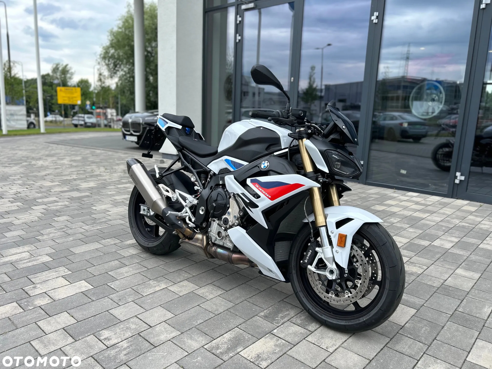 BMW S - 6