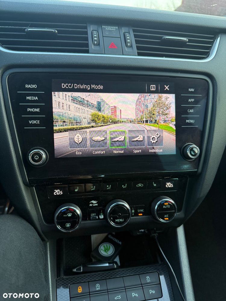 Skoda Octavia 2.0 TSI RS Challenge 245 DSG - 12