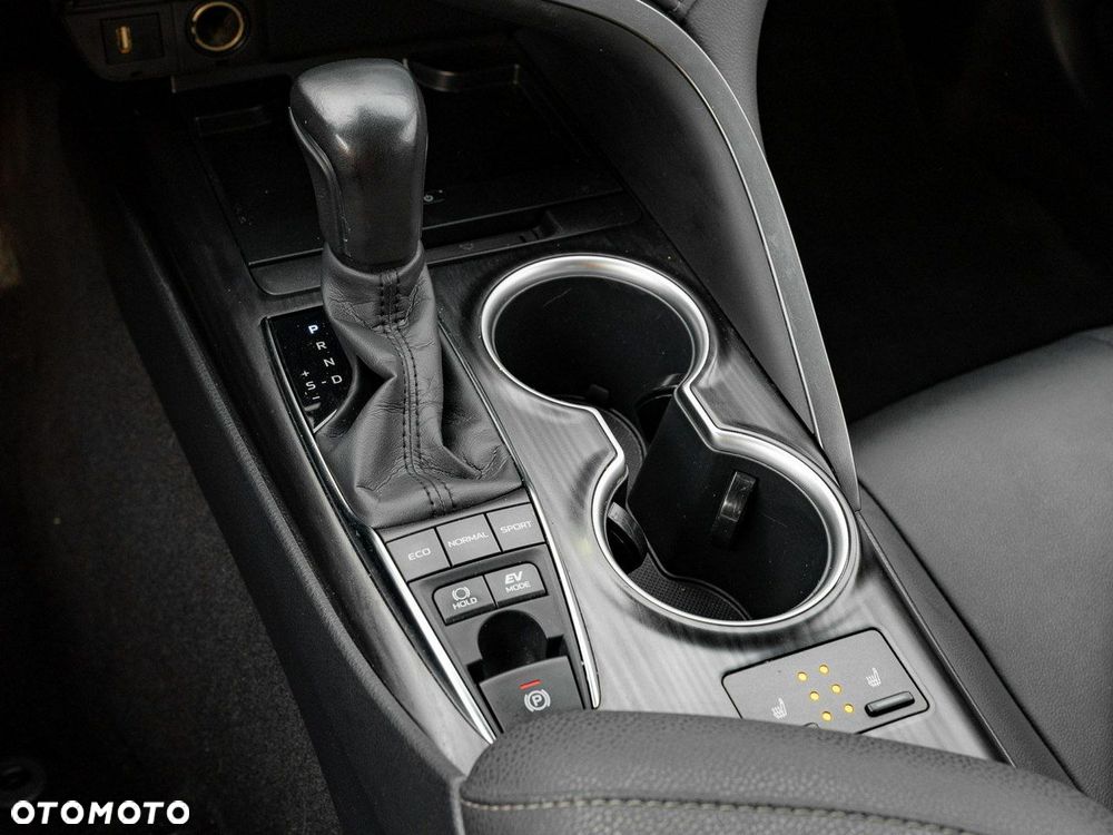 Toyota Camry - 18