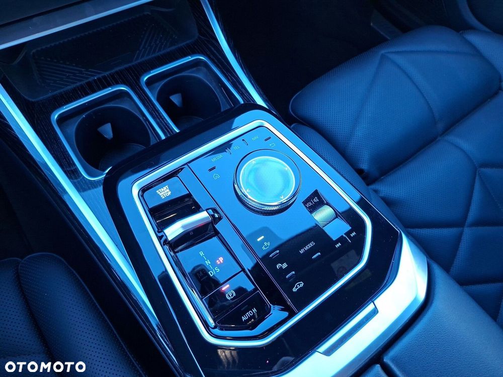 BMW Seria 7 - 16