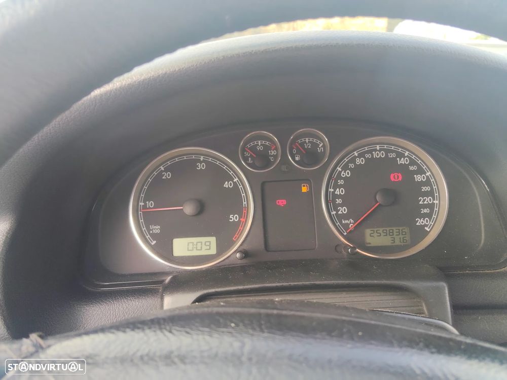 VW Passat 1.9 TDi Highline - 6