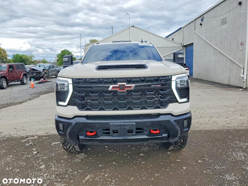 Chevrolet Silverado - 6