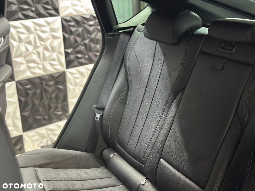 BMW X6 xDrive35i - 11