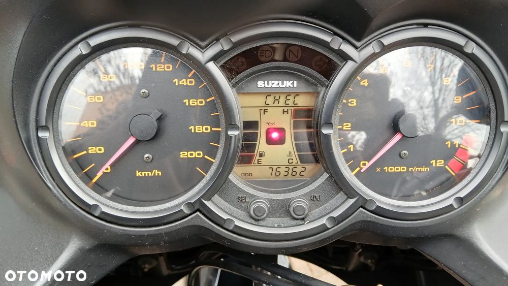 Suzuki V-STROM - 8