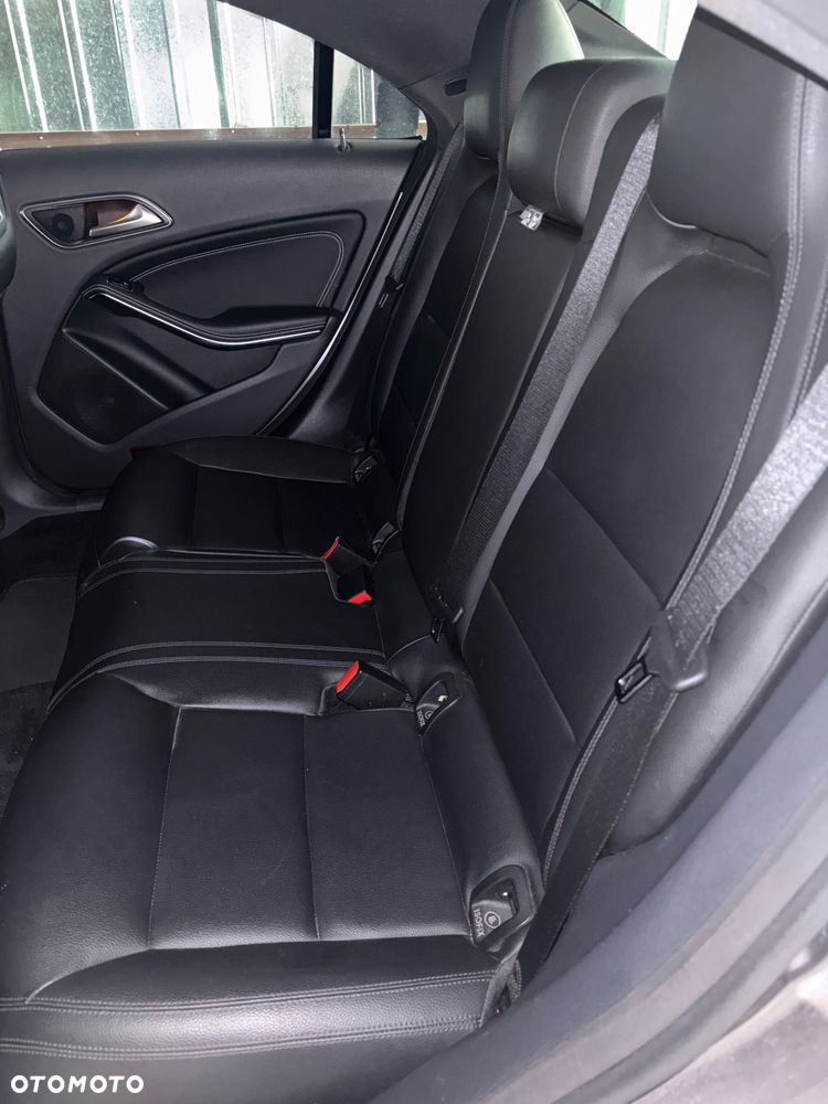 Mercedes-Benz CLA 250 4Matic 7G-DCT AMG Line - 10