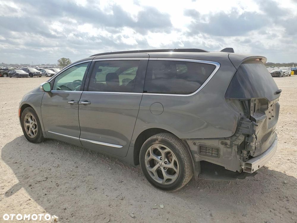 Chrysler Pacifica - 4