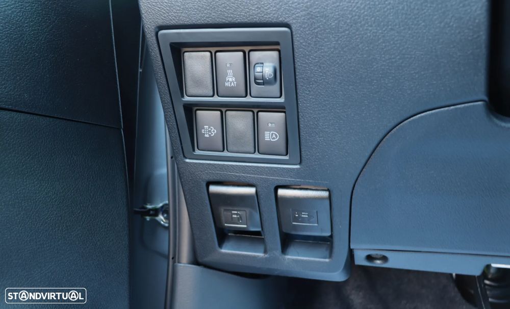 Toyota Hilux 2.4 D-4D 4WD CD CH Aut. - 29