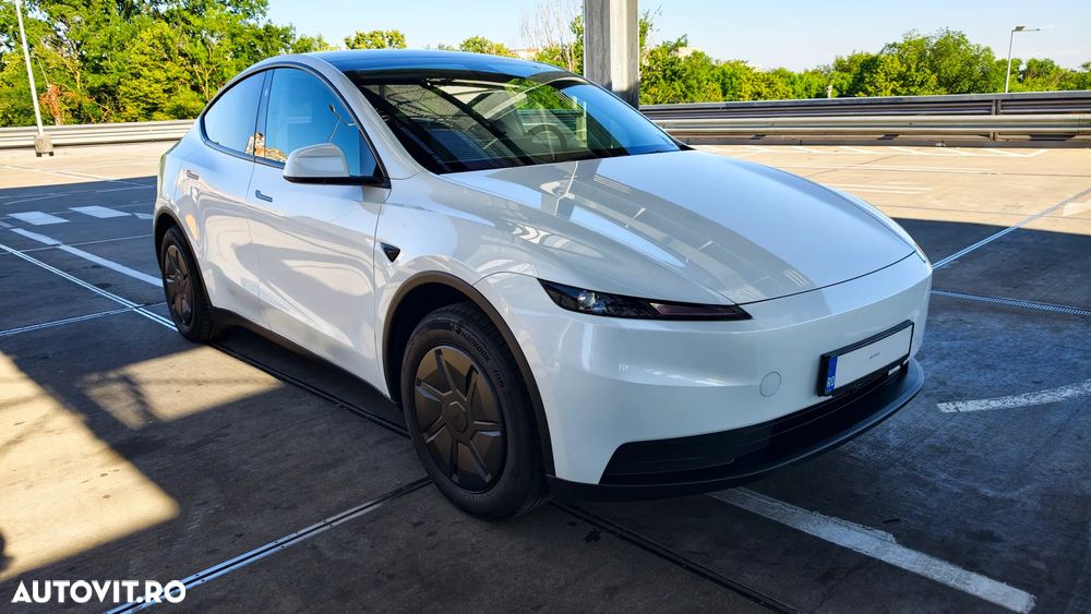 Tesla Model Y RWD Standard - 1