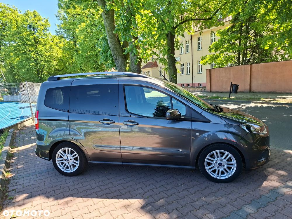 Ford Tourneo Courier 1.5 TDCi S&S Titanium - 2