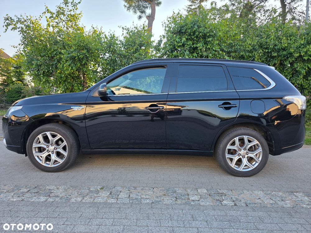 Mitsubishi Outlander 2.0 4WD Plus - 7