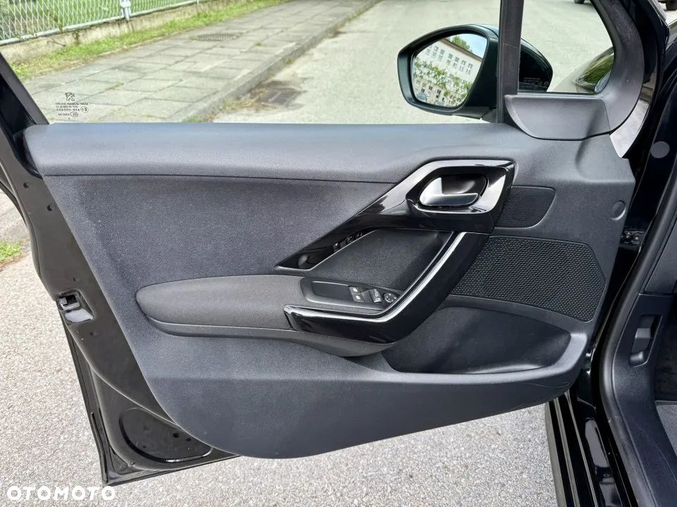 Peugeot 208 1.2 PureTech Allure - 19