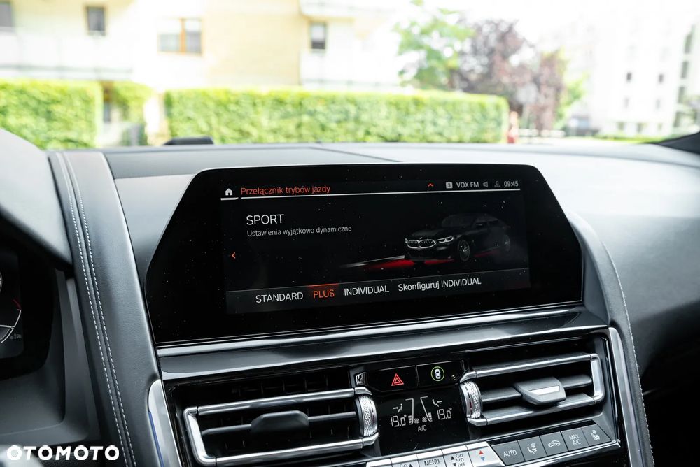 BMW Seria 8 - 38