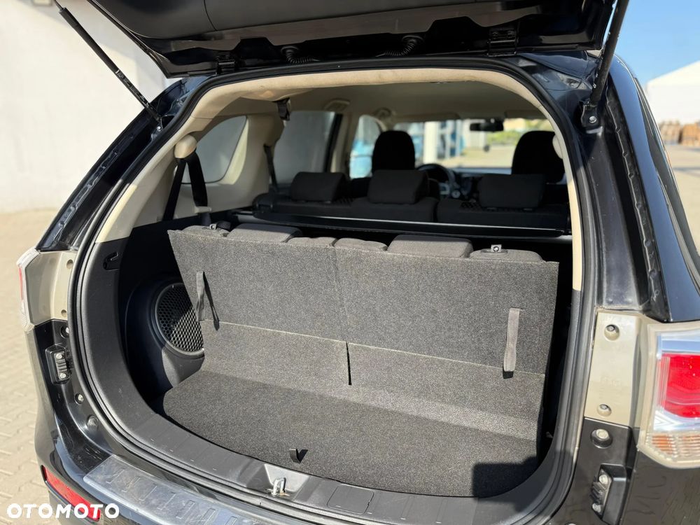 Mitsubishi Outlander 2.2 DI-D 4WD Intense - 18