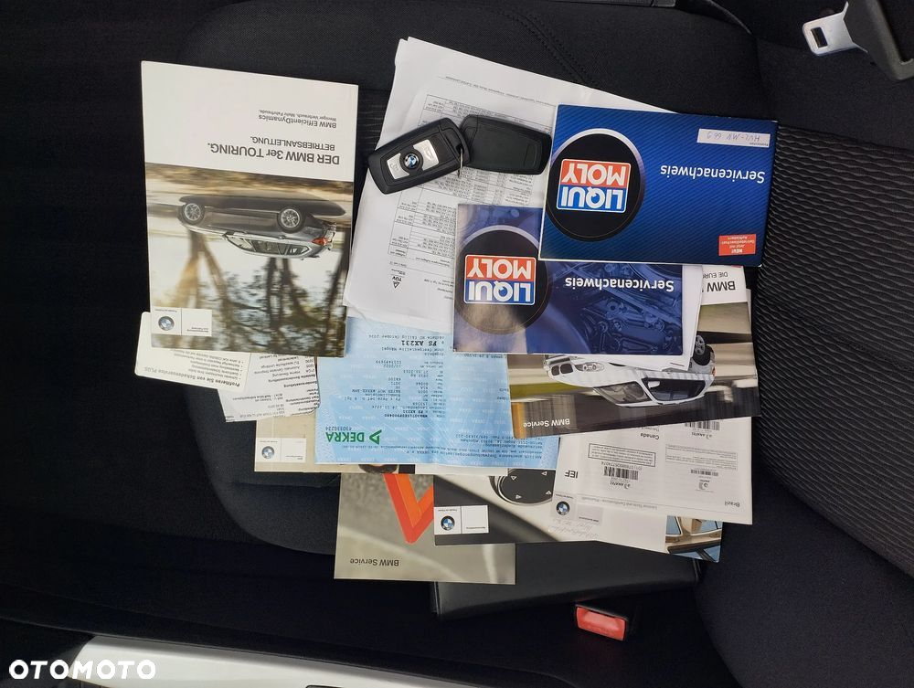 BMW Seria 3 320i Touring - 37