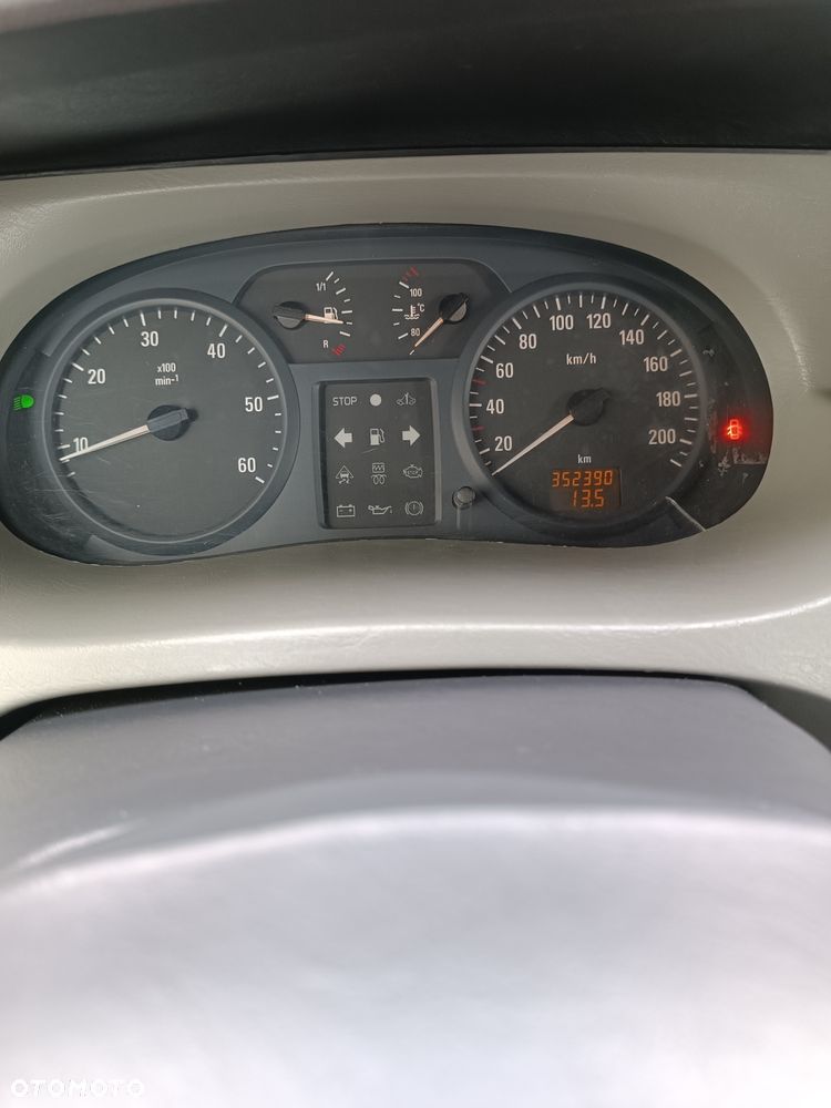 Opel Vivaro - 8