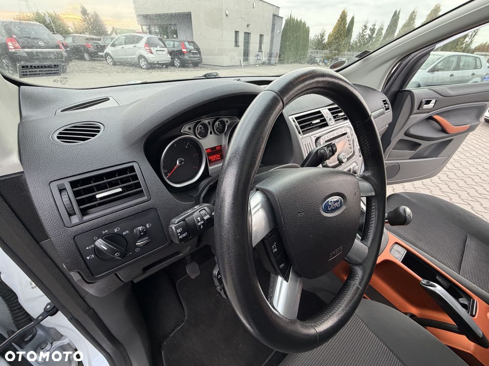 Ford Kuga - 9