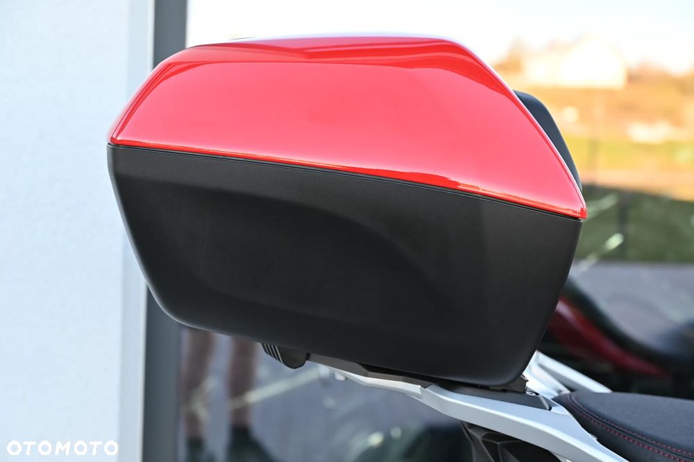 BMW XR - 18