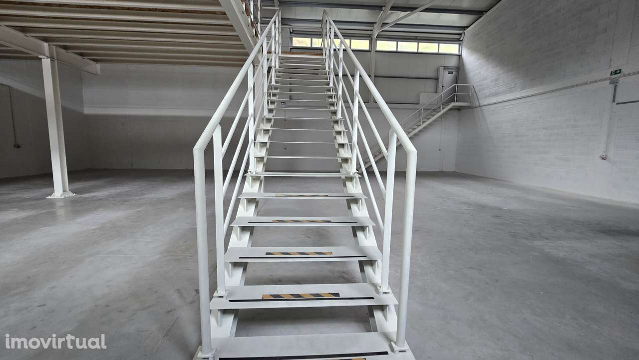 Pavilhão/armazém para Arrendamento - Grande imagem: 4/9